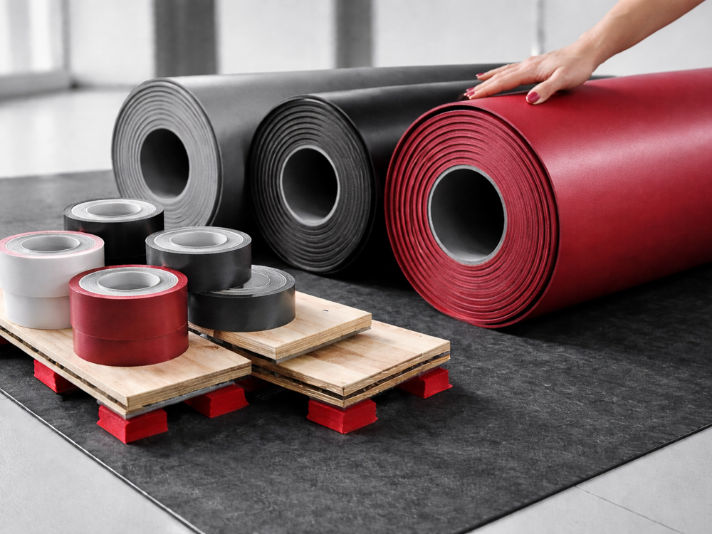 Professionelle Tanzteppiche f&uuml;r B&uuml;hnen- und Tanzfl&auml;chen als Rollenware in Schwarz, Bordeaux und Grau